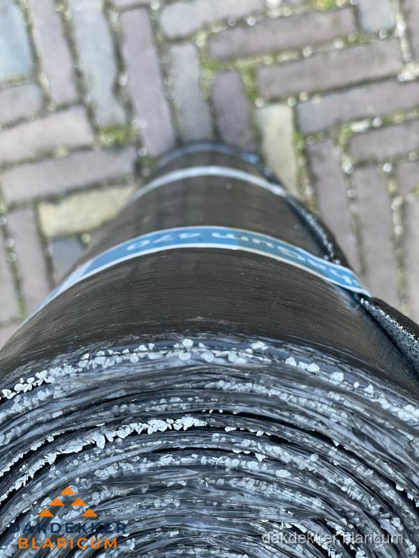 Rol bitumen dakleer met leislag voor plat dak in Blaricum