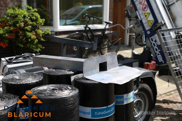 Dakbedekkingsmateriaal en dakgoot onderdelen in Blaricum