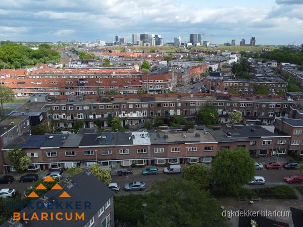 Luchtfoto van daken in woonwijk Blaricum