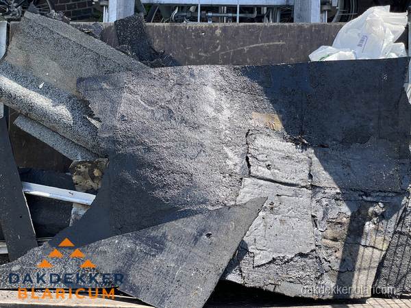 Kosten dakrenovatie: afvoer oud dakmateriaal in Blaricum
