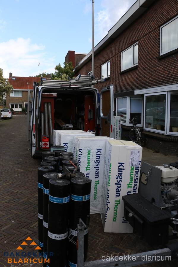 Levering van Kingspan isolatieplaten en bitumenrollen voor dakproject in Blaricum