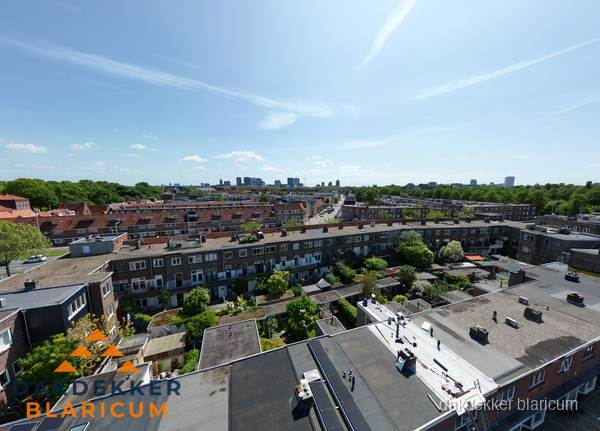 Luchtfoto van daken en dakgoten in Blaricum